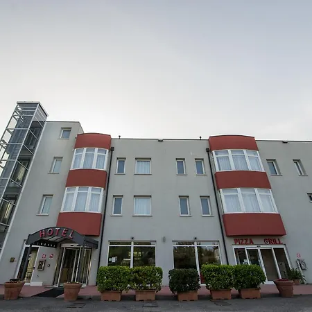 Otel Formula Int. & Puravita 4*